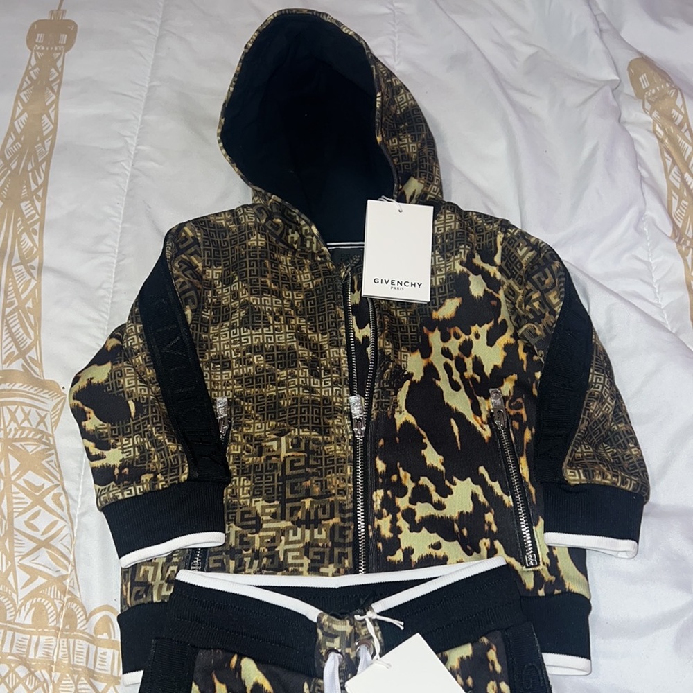 Givenchy Set - Picture 2 of 7